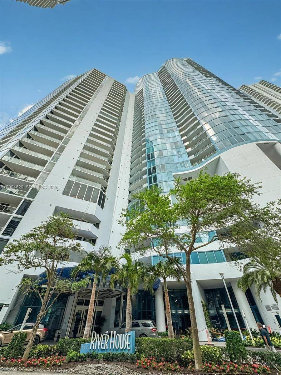 333 Las Olas WayFort Lauderdale - LAS OLAS RIVER HOUSE COND condo unit 304 - picture
