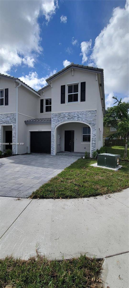 1010 SE 26th TerHomestead - picture