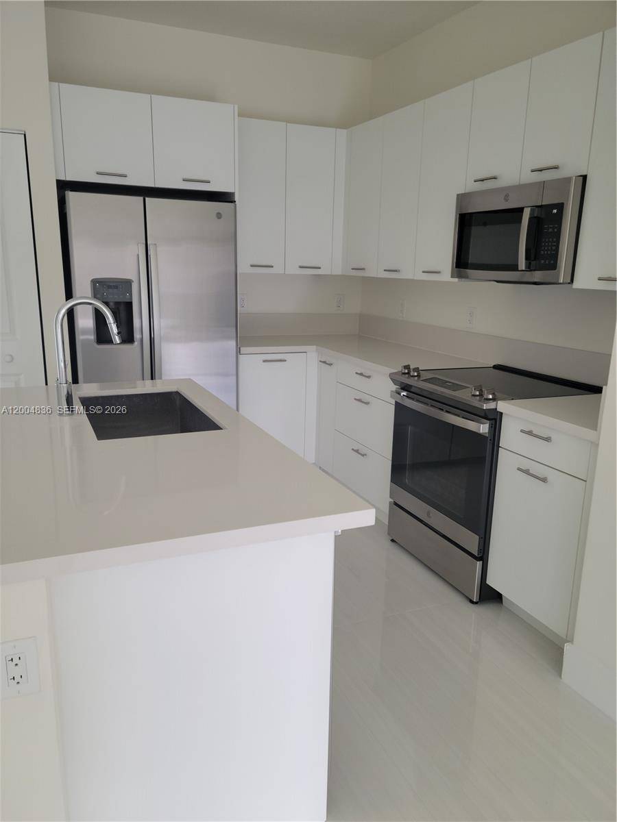 8167 NW 41st StDoral - Condo 1-4 Stories,Condo condo unit E-109 - picture