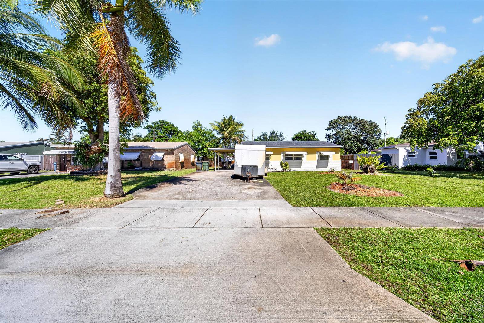 5730 NE 6thOakland Park - picture
