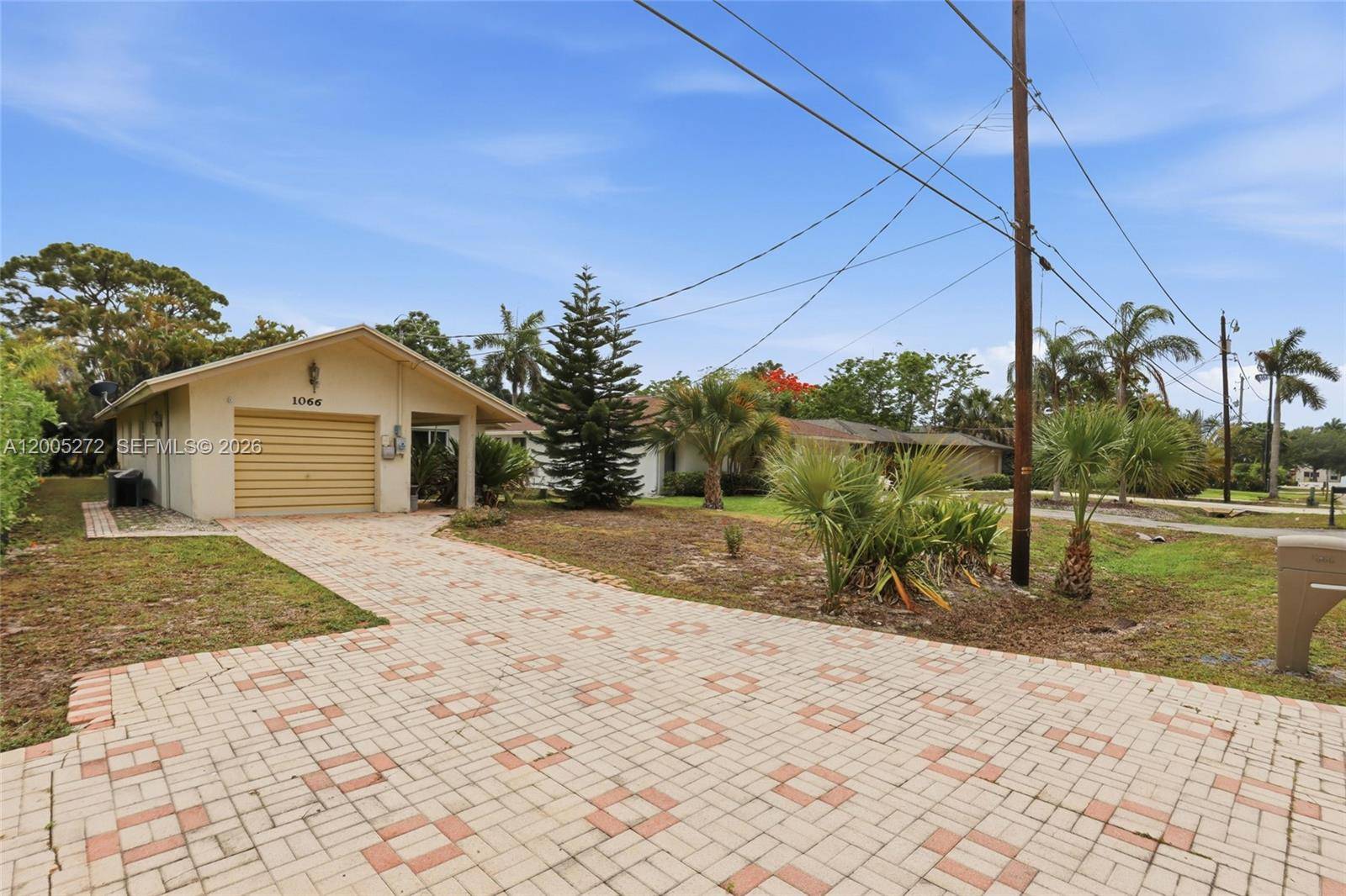 1066 Highlands DrNaples - picture