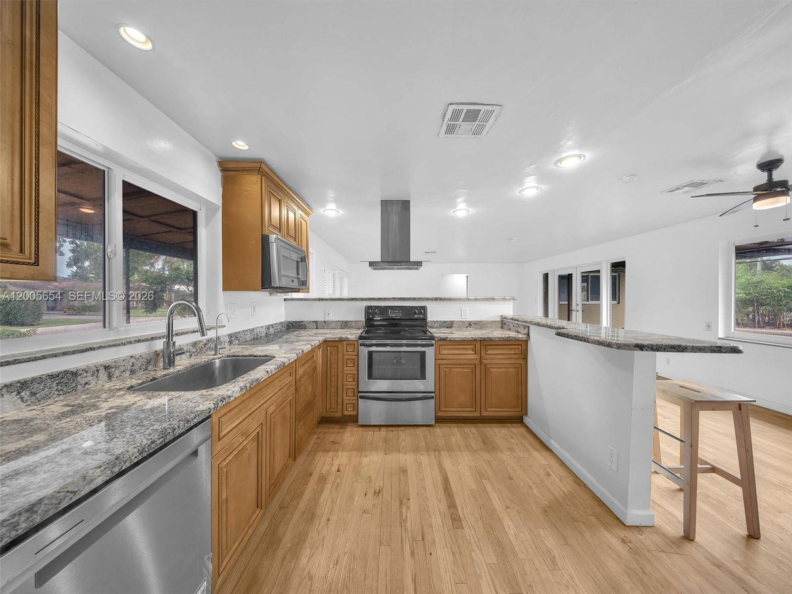 4401 NE 15th TerOakland Park - picture