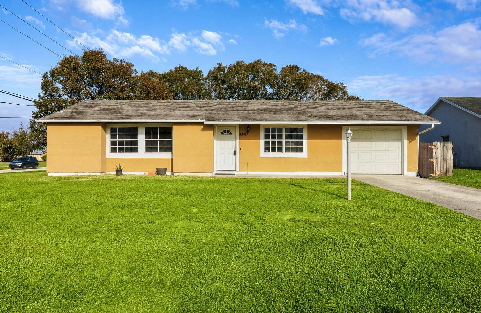 693 SW NicholsPort St. Lucie - picture