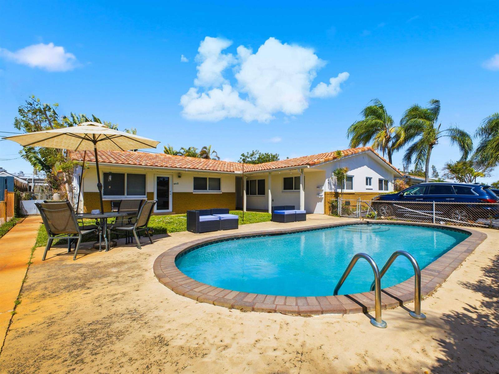 451 SE 1stPompano Beach - GARDEN ISLES SEC 2 condo unit A & B - picture