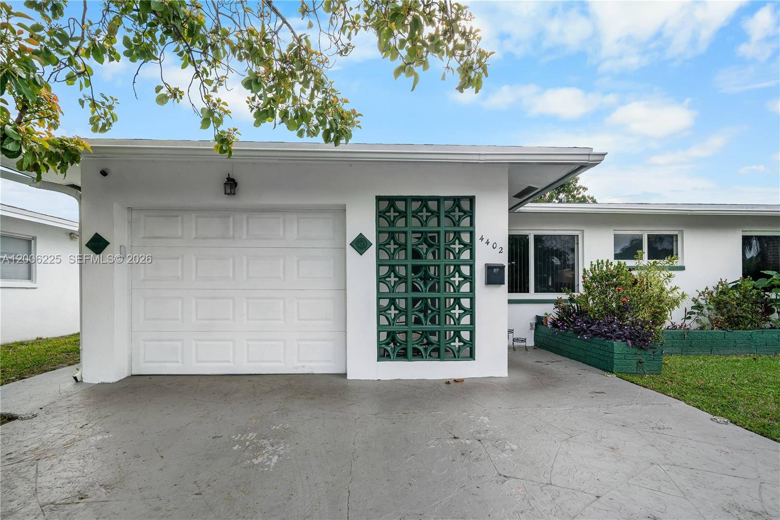 4402 NW 44th AveTamarac - picture