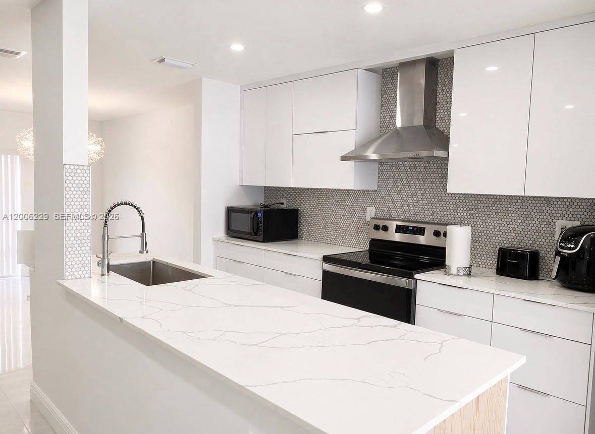 8224 NW 9th CtPlantation - TOWNHOUSES AT JACARANDA C,TOWNHOUSES AT JACARA condo unit 3 - picture