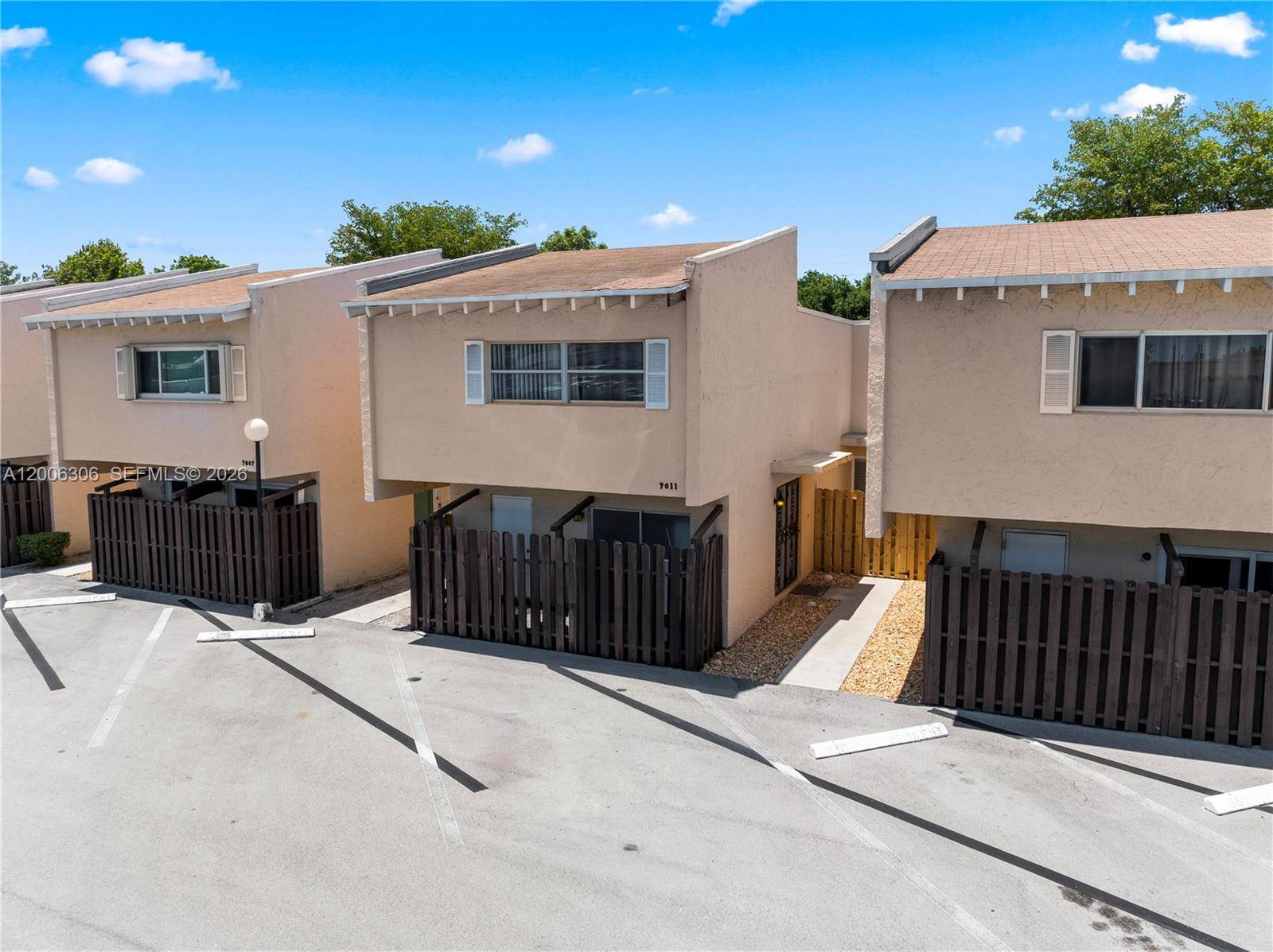 9011 NE 4th Ave RdMiami Shores - Townhouse/Villa-Annual,Villa condo unit 9011 - picture