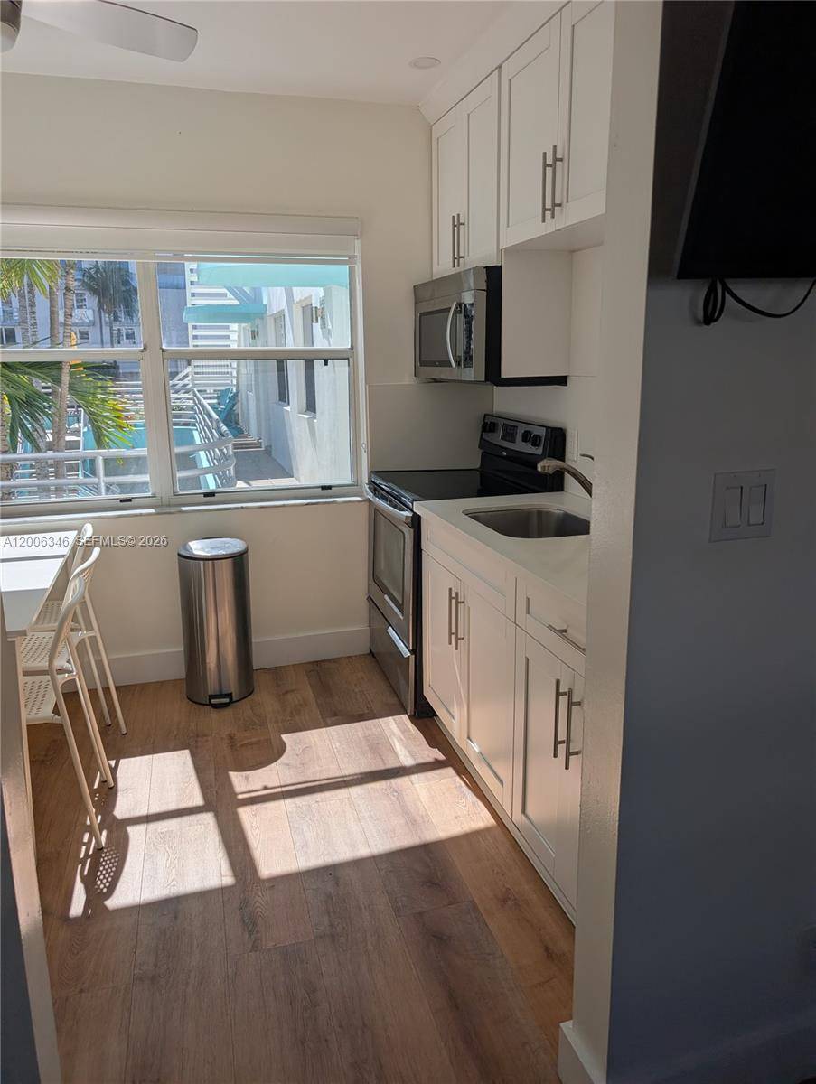 326 Wilson StHollywood - Condo 1-4 Stories,Condo condo unit 201 - picture