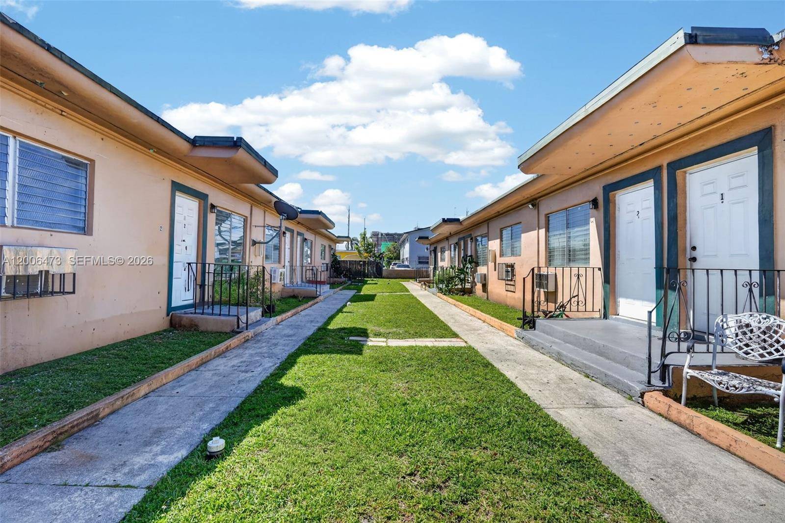 2110 NW 24th StMiami - picture