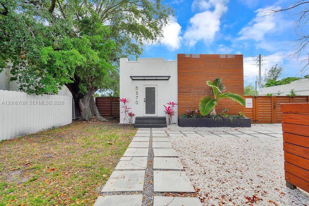570 NW 48th StMiami - picture