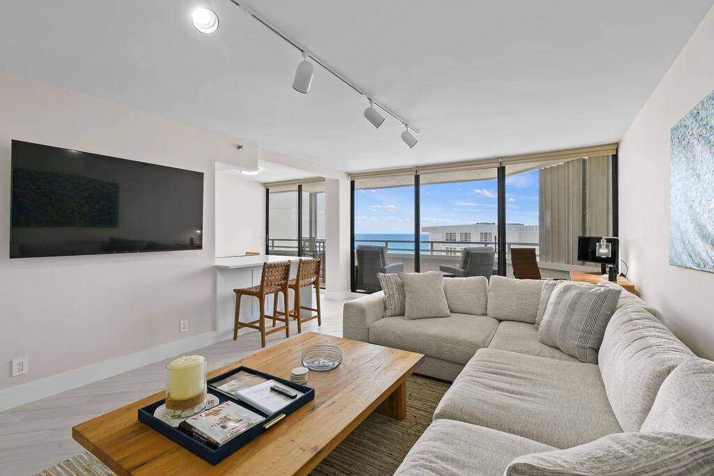 3560 S OceanSouth Palm Beach - Condo condo unit 907 - picture