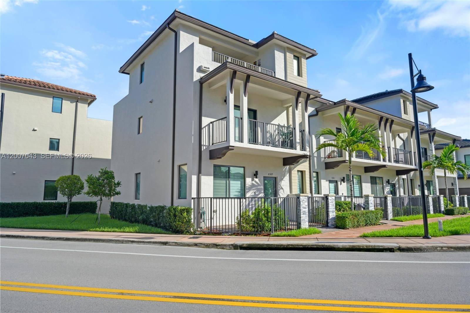 8387 NW 43rd StDoral - picture