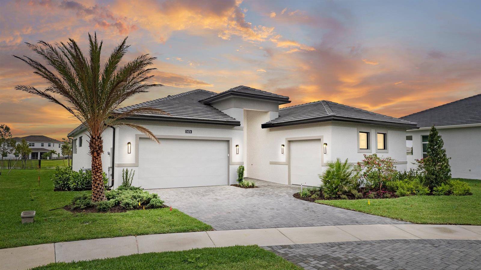5474 Hutchinson - picture