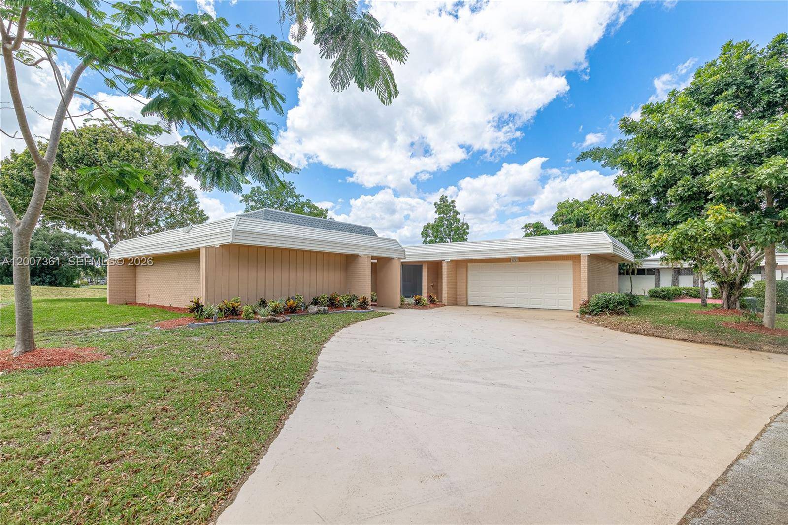 5201 Yellow Pine LnTamarac - picture