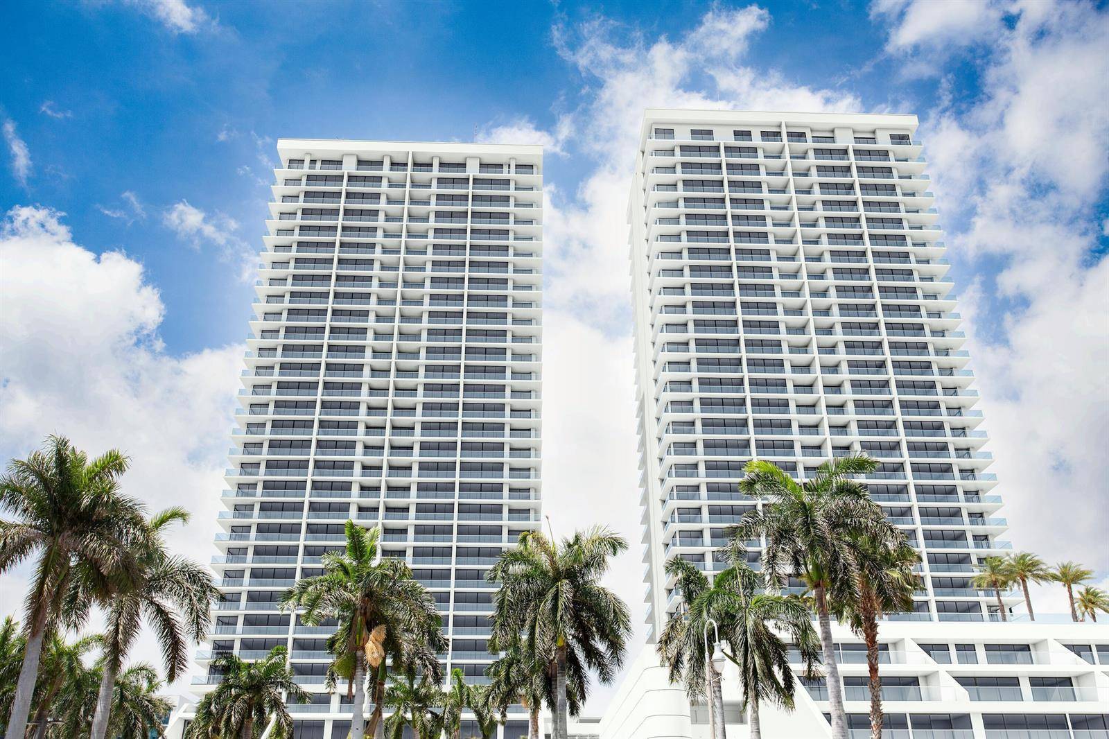 529 S FlaglerWest Palm Beach - PLAZA OF THE PALM BEACHES condo unit 26h - picture