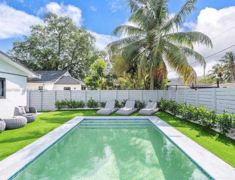 400 NW 40th StMiami - picture