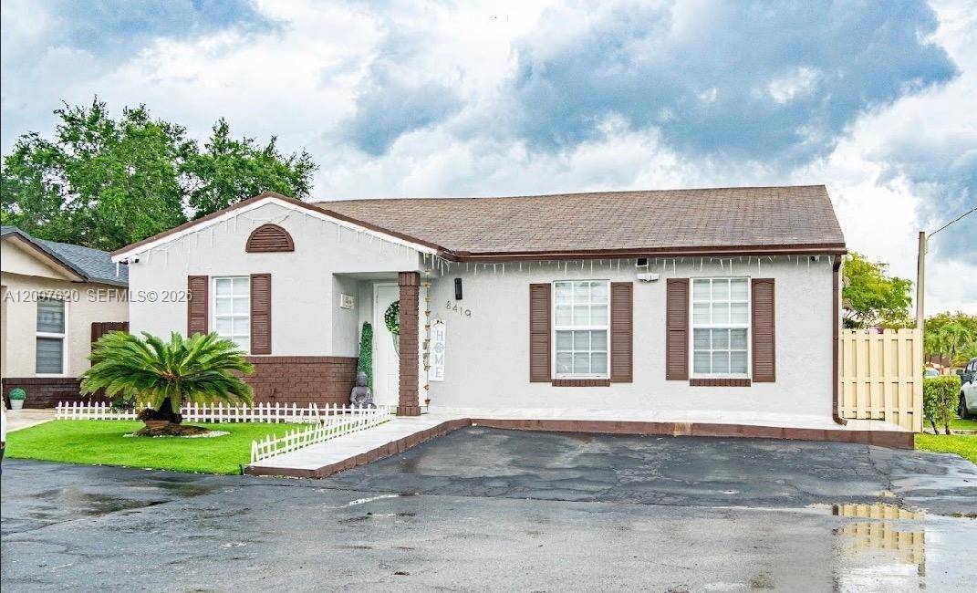 8419 NW 193rd LnHialeah - picture