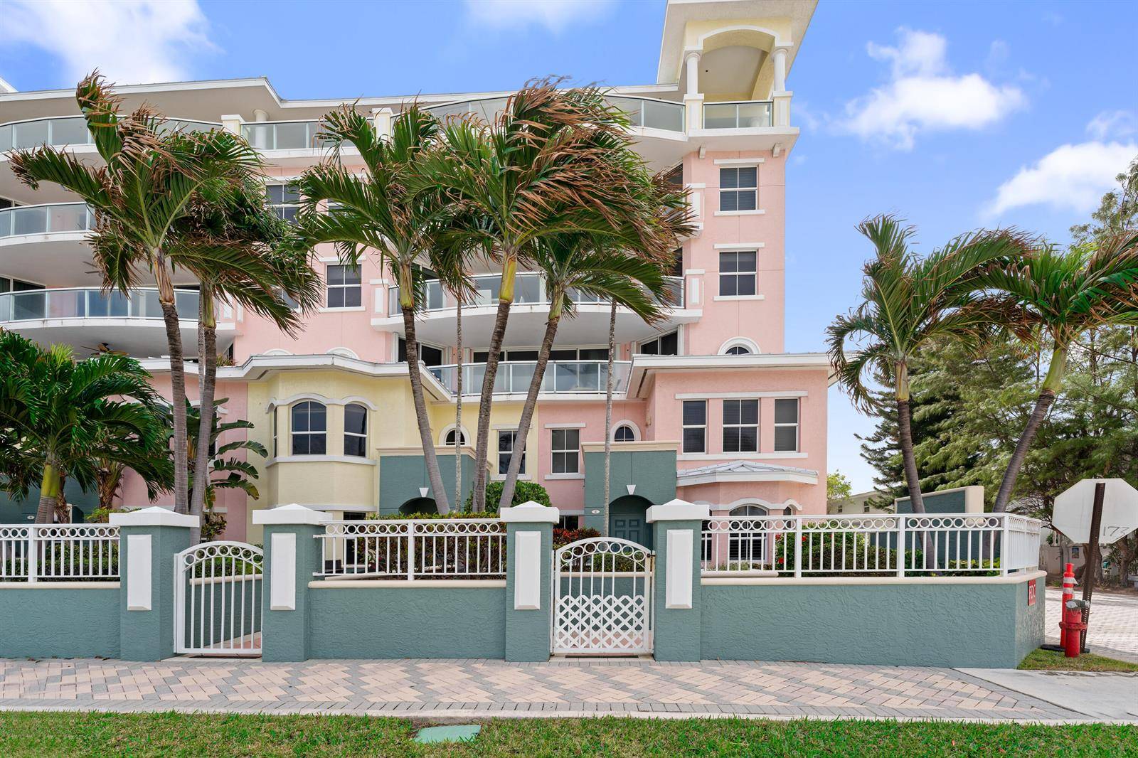2051 SE 3rdDeerfield Beach - OCEAN PLAZA ON DEERFIELD B condo unit Th8 - picture