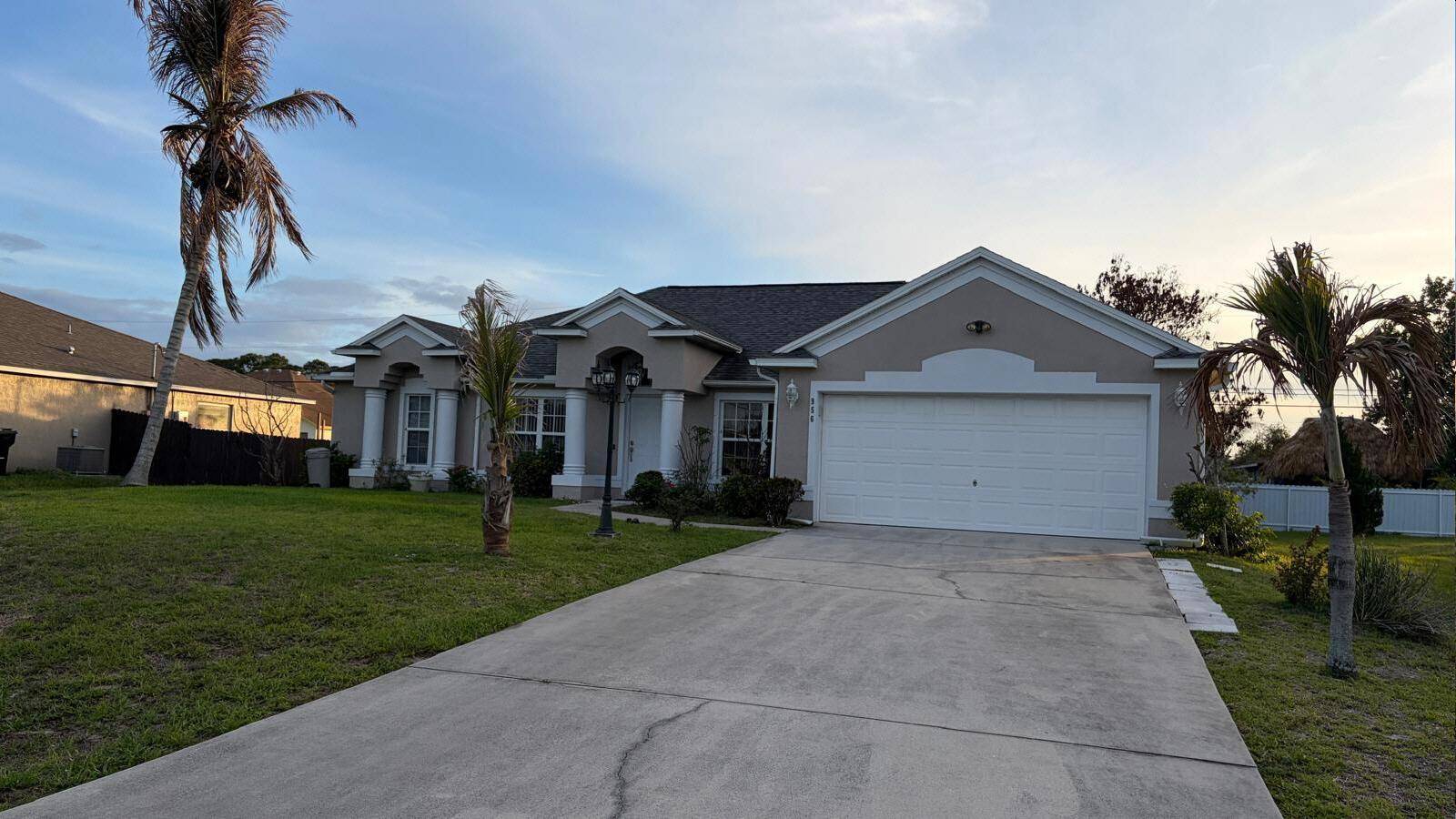 956 SW Del RioPort St. Lucie - picture