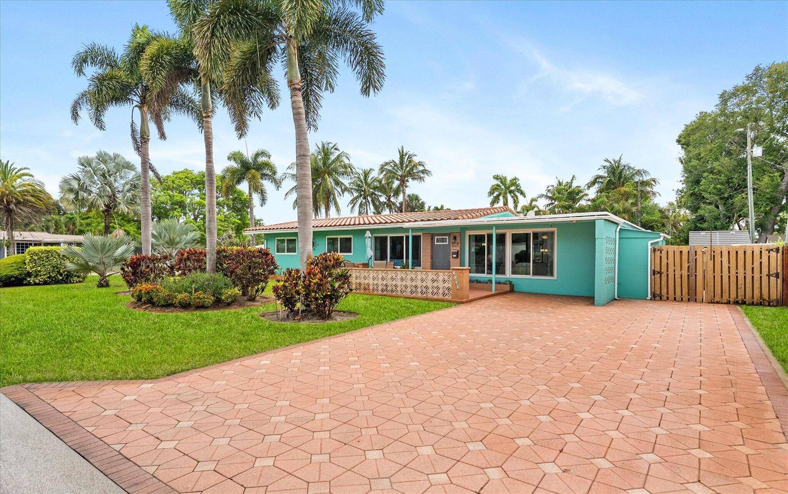 2625 NW 3rdWilton Manors - picture