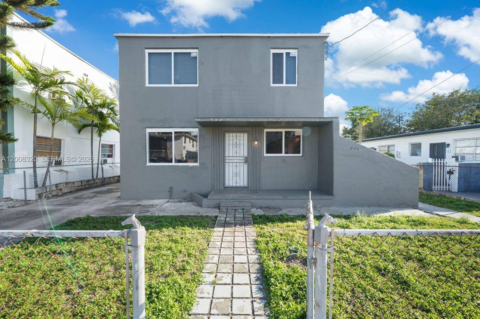 842 SW 3rd StMiami - picture