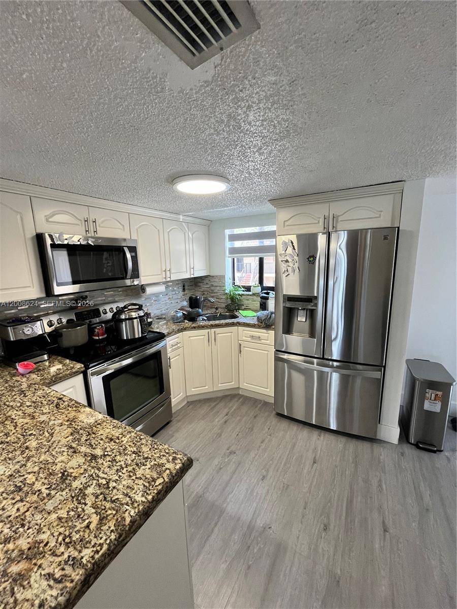 5580 W 26th CtHialeah - VISTA ALEGRE TOWNHOMES CO,Vista Alegre condo unit 204 - picture