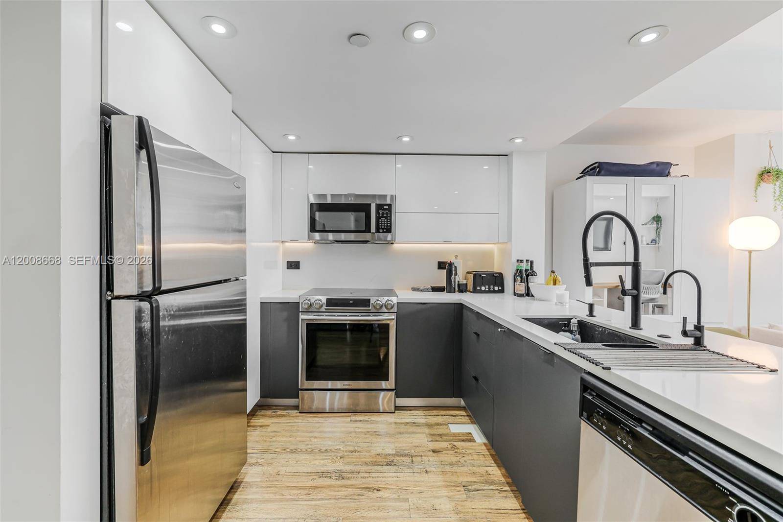 111 E Flagler StMiami - Condo 5+ Stories,Condo condo unit 708 - picture