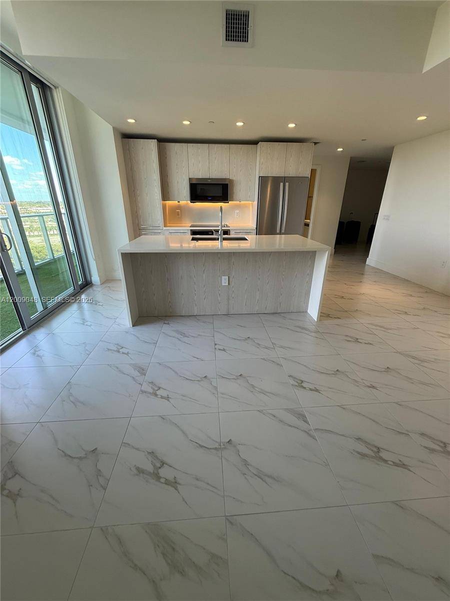 2000 Metropica WaySunrise - Condo 5+ Stories,Condo condo unit 901 - picture
