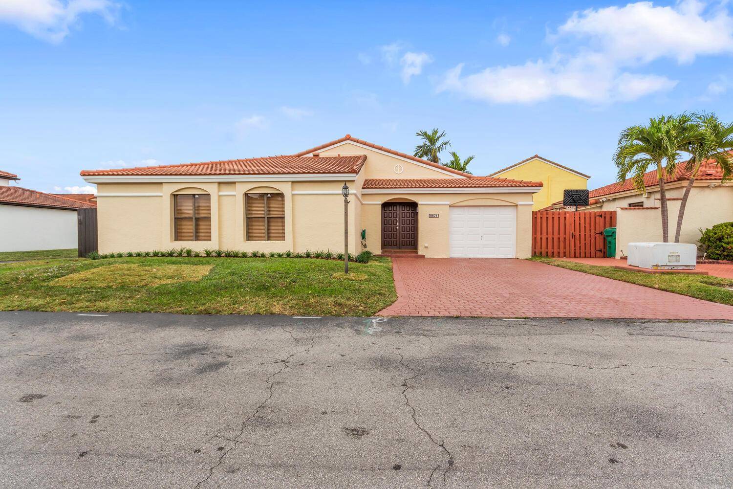 8871 SW 6thMiami - picture