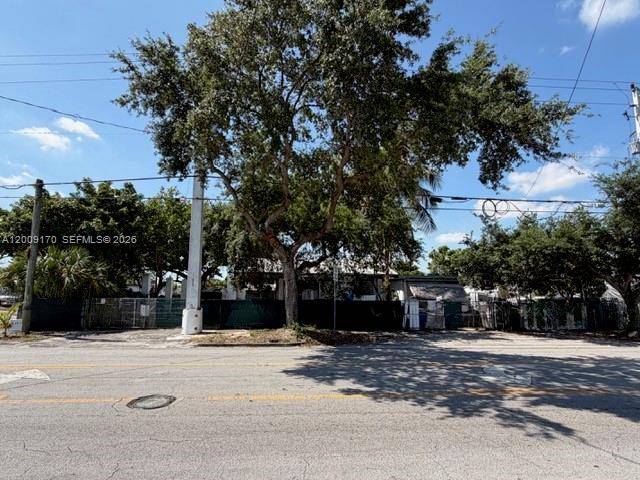 890 E 52nd StHialeah - picture