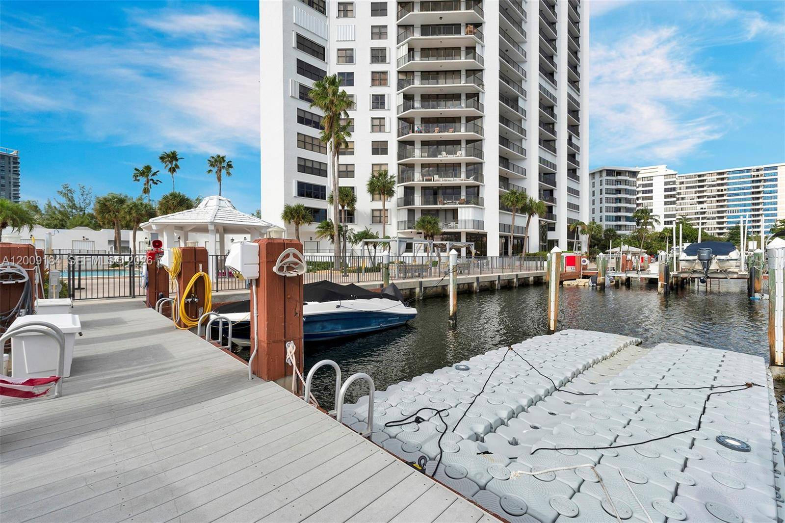 300 Three Islands BlvdHallandale Beach - ANCHOR BAY CLUB CONDO condo unit 305 - picture