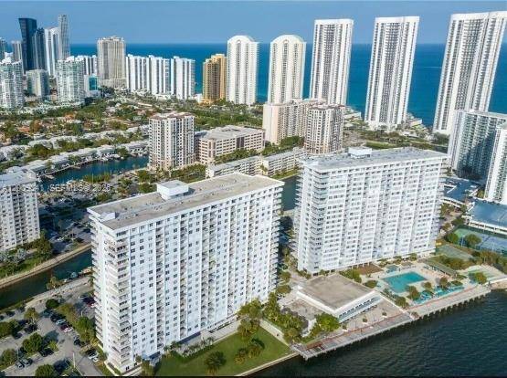 300 Bayview DrSunny Isles Beach - ARLEN HOUSE CONDO condo unit 915 - picture