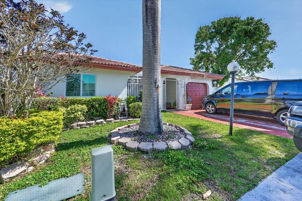 14313 SW 100th LnMiami - picture