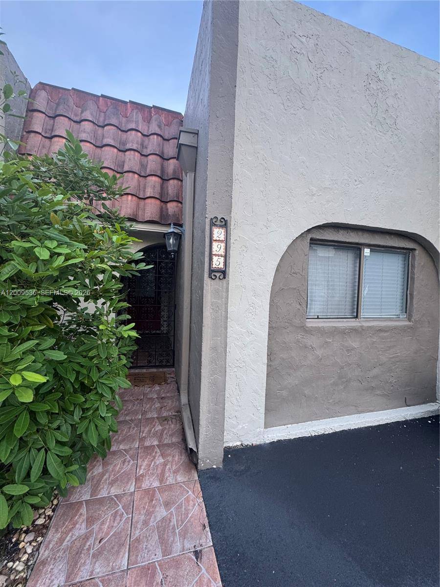 295 Jacaranda DrPlantation - LAS HACIENDAS TOWNHOUSE C condo unit 20 - picture