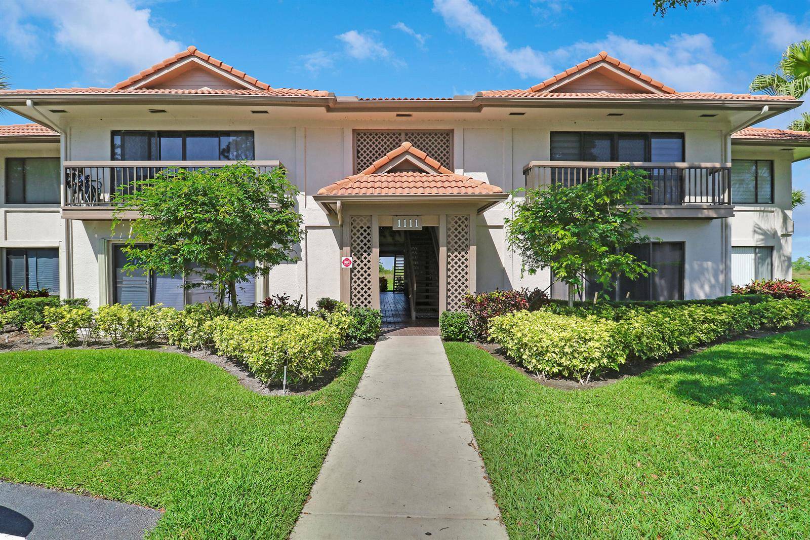 1111 DuncanPalm Beach Gardens - DUNBAR WOODS CONDO I II AN,PGA NATIONAL condo unit 104 - picture
