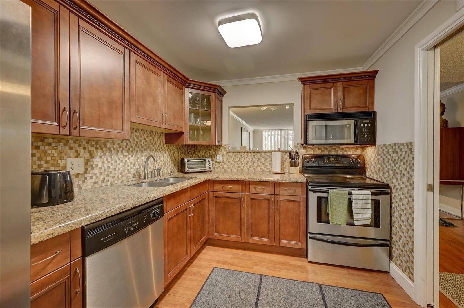 823 CypressPompano Beach - NO 95 PALM-AIRE COUNTRY CL,Palm Aire condo unit 201 - picture