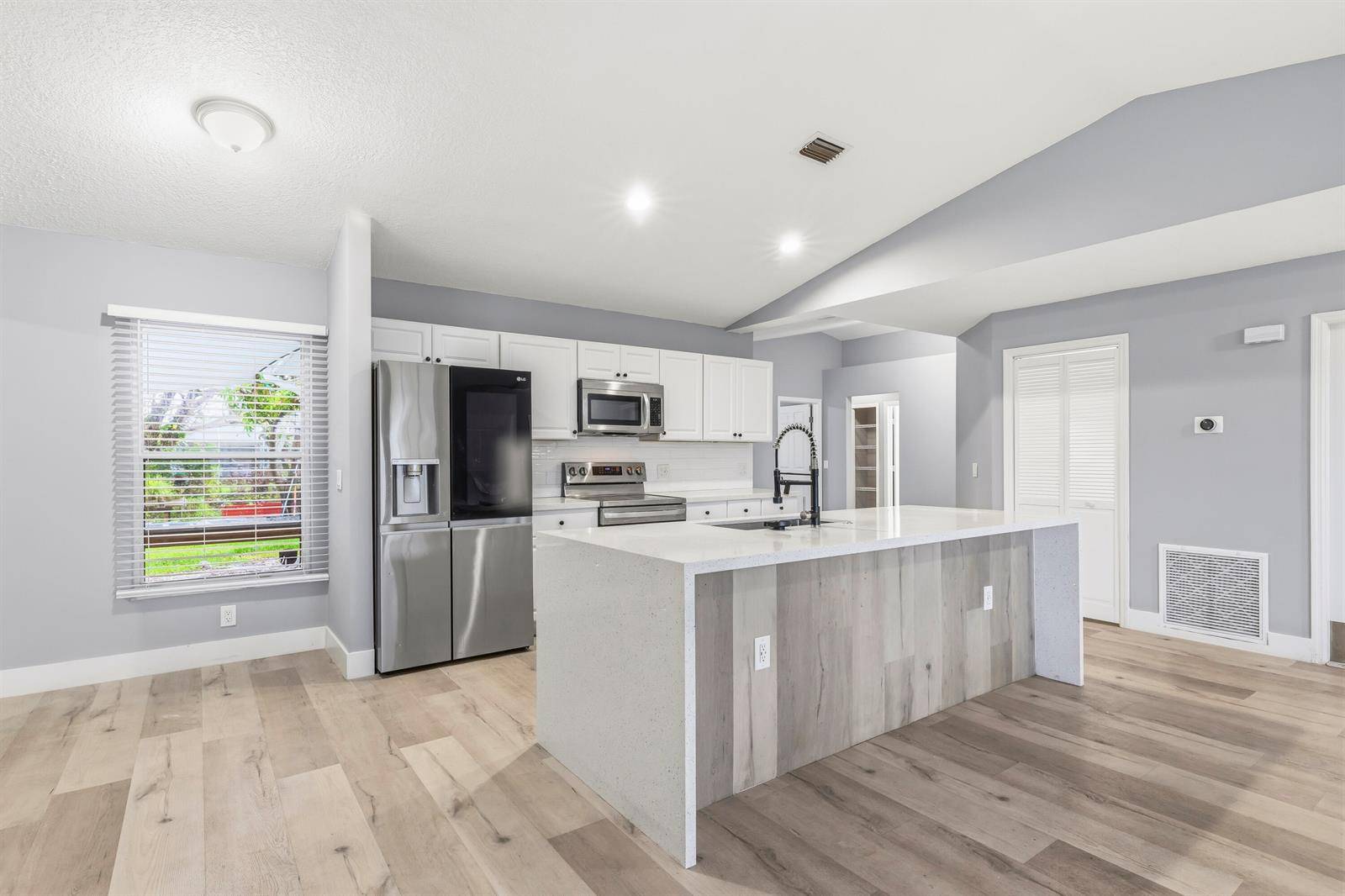 1717 SW BurlingtonPort St. Lucie - picture