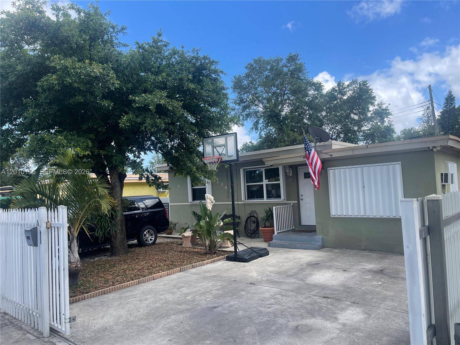 2144 NW 85th StMiami - picture