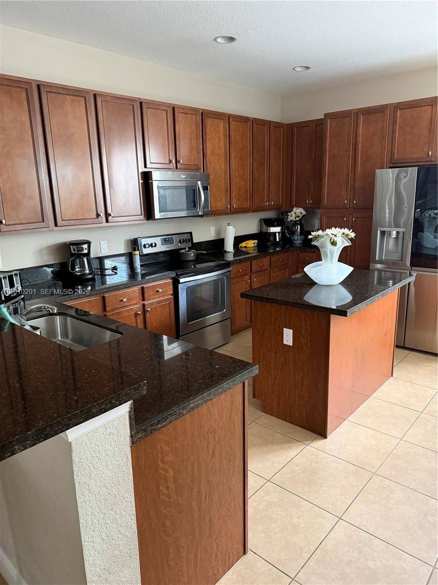 11942 SW 26th CtMiramar - picture