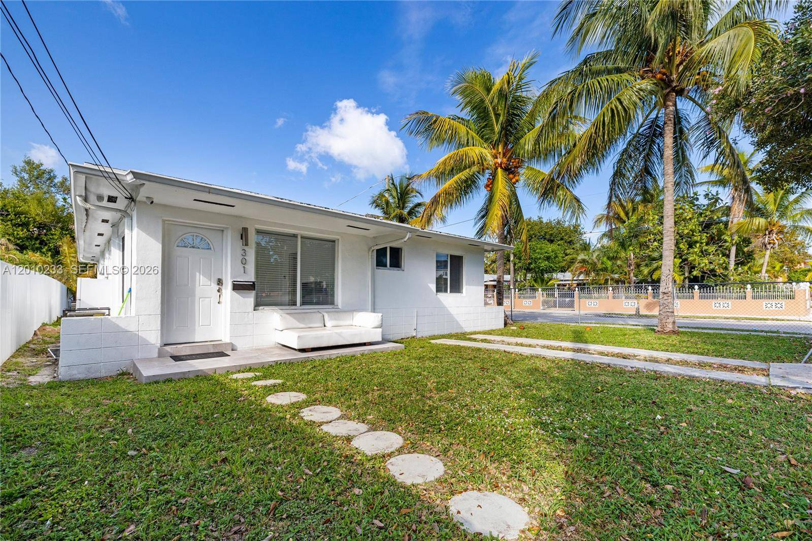 301 NW 34th StMiami - picture