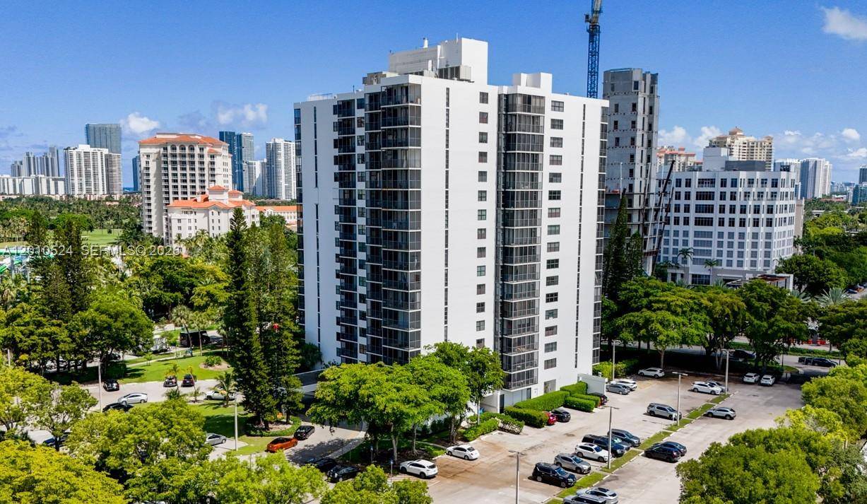 20100 W Country Club DrAventura - Condo 5+ Stories,Condo condo unit 504 - picture