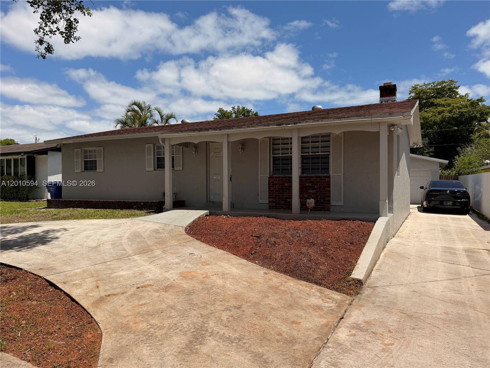 3011 N 74th AveHollywood - picture