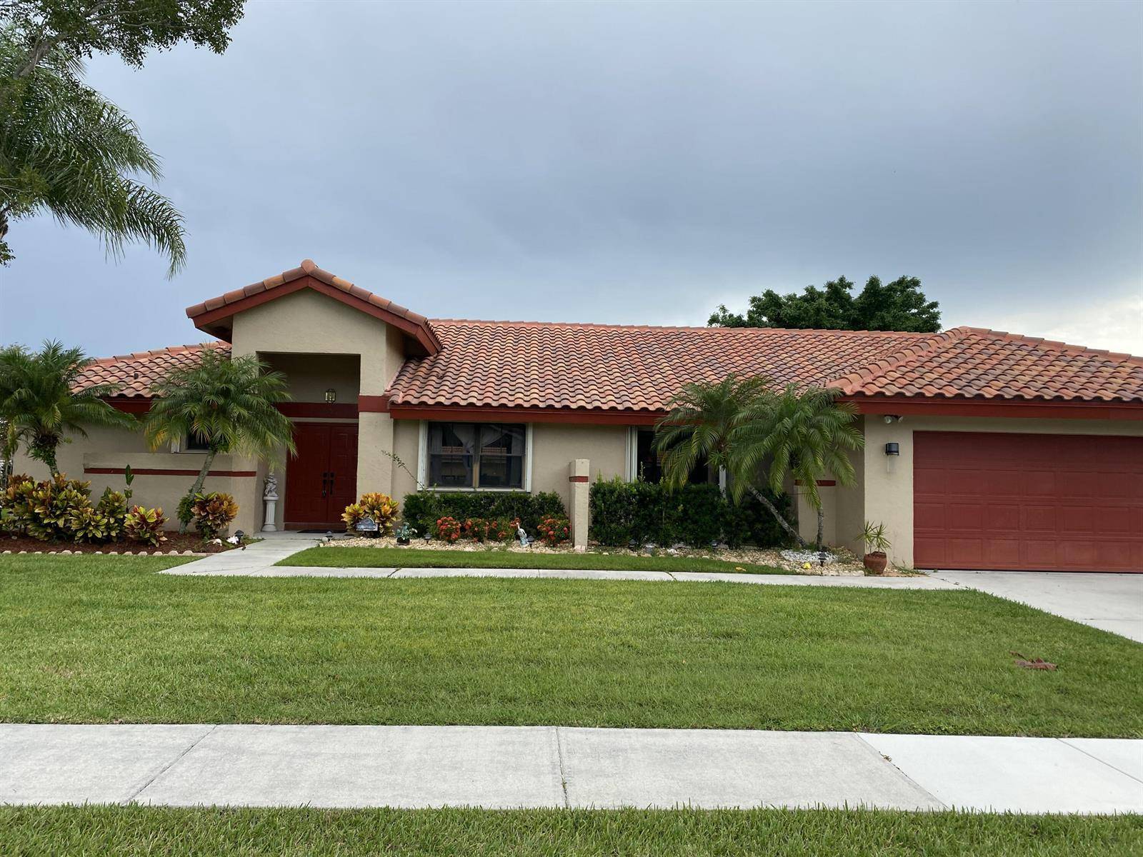 2153 AmesburyWellington - picture
