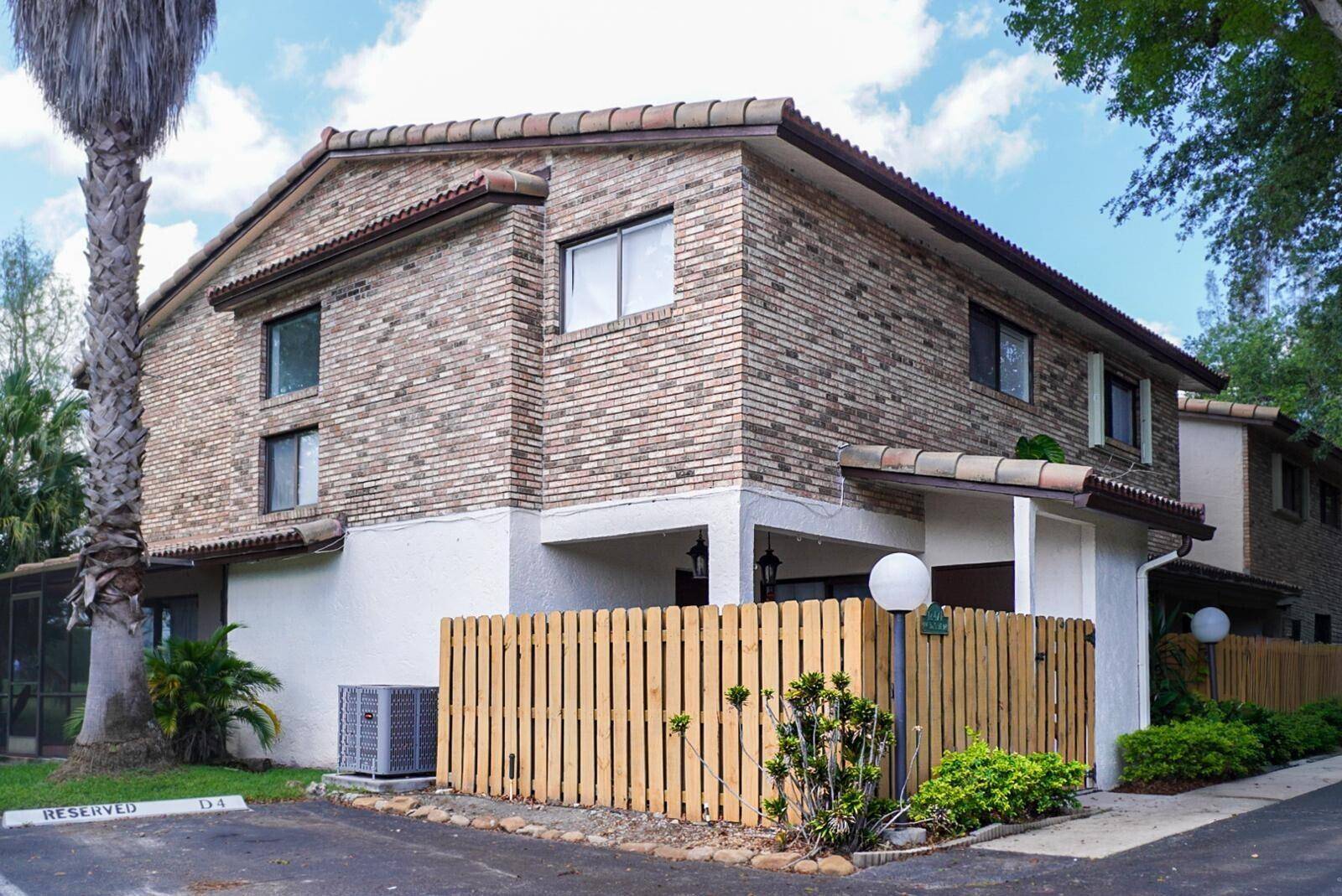 12471 NW 3rdPlantation - LAGO MAR COLONY-TWO condo unit D1 - picture