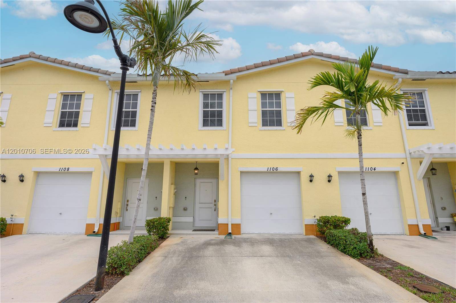 1106 NW 40th TerLauderhill - picture