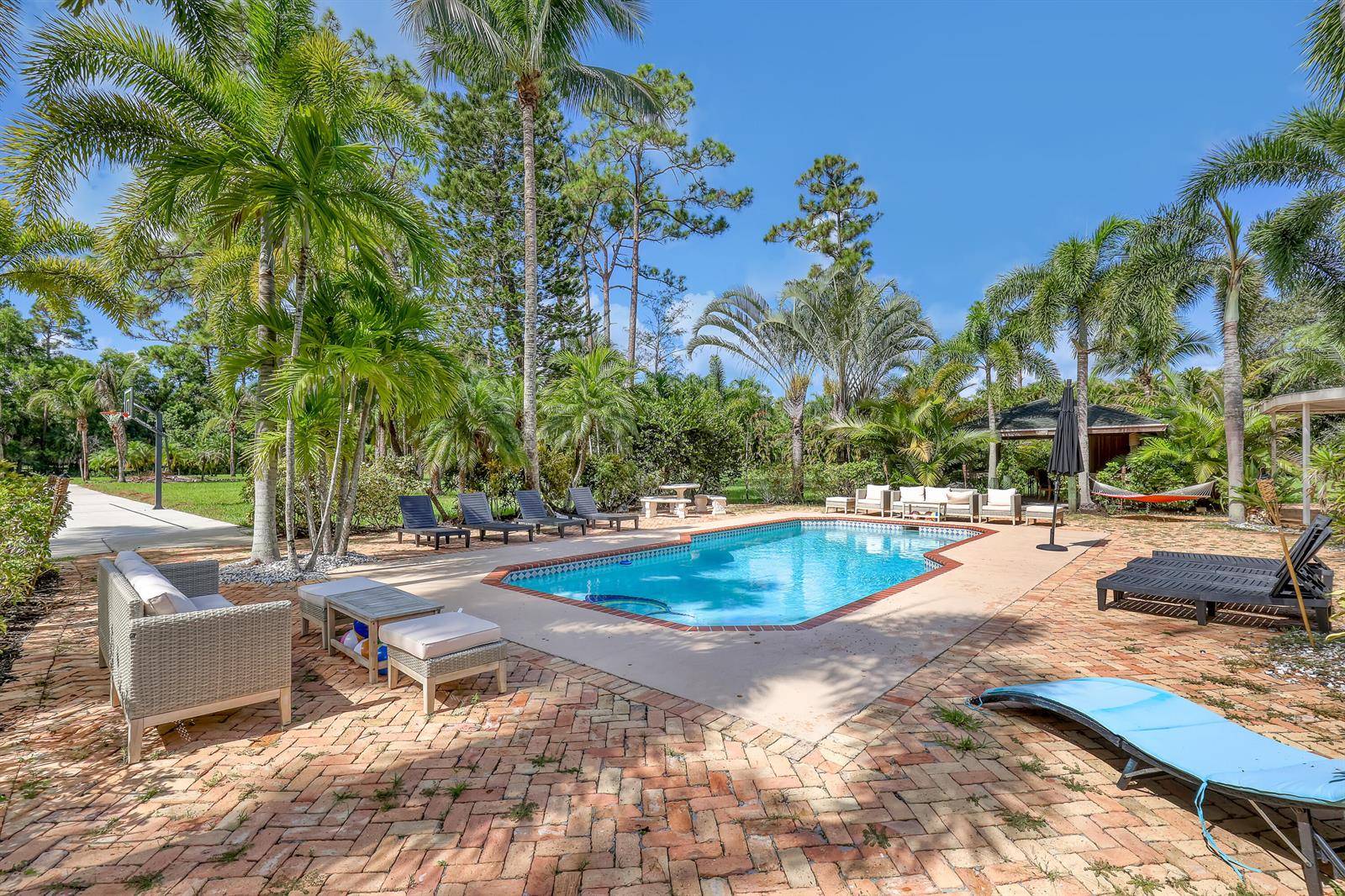 10780 AndersonWellington - picture