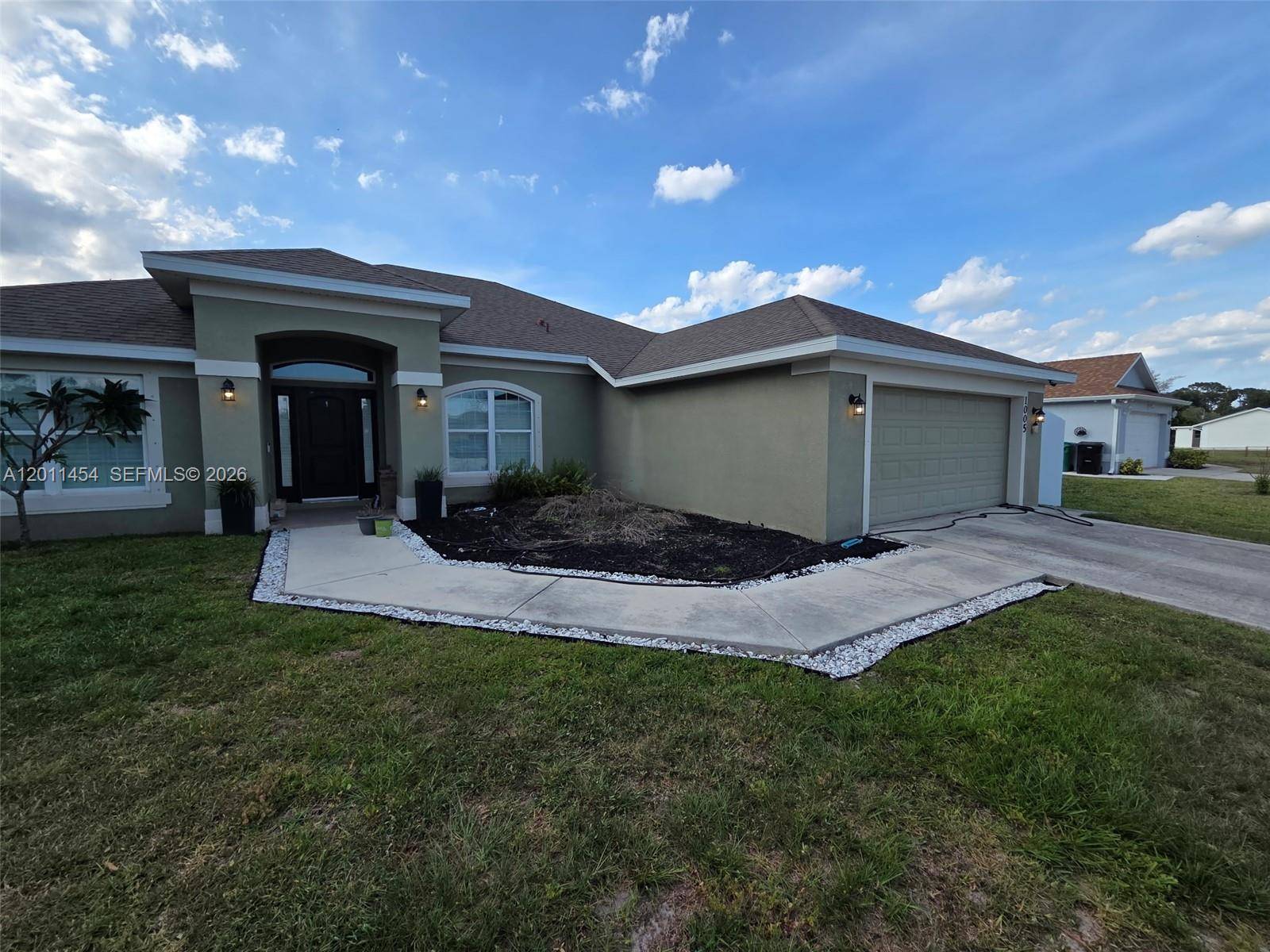 1005 SW Bay State RdPort St. Lucie - picture