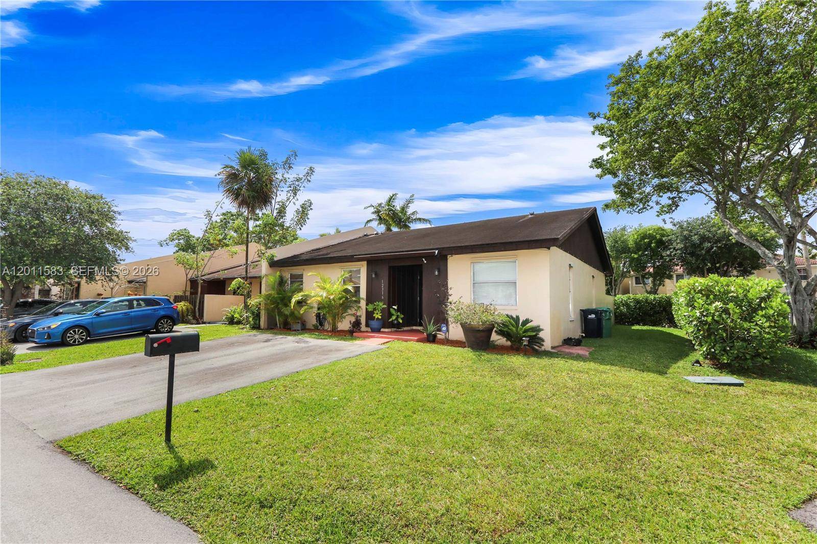 12316 SW 119th LnMiami - picture