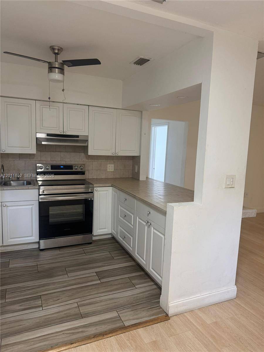 411 NW 106th StMiami - picture