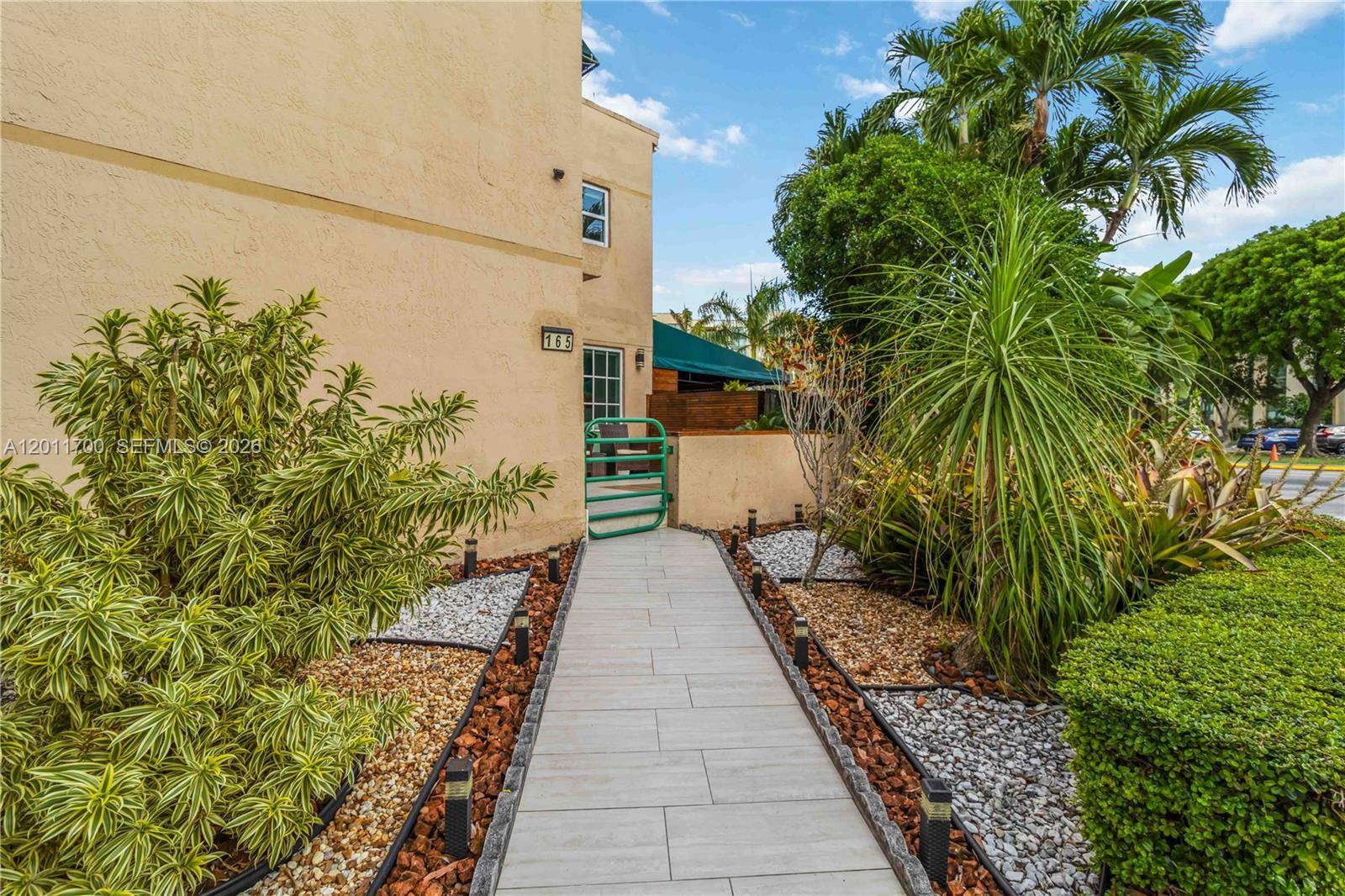 11880 SW 19th LnMiami - LES CHATEAUX AT INT GARDE condo unit 165 - picture